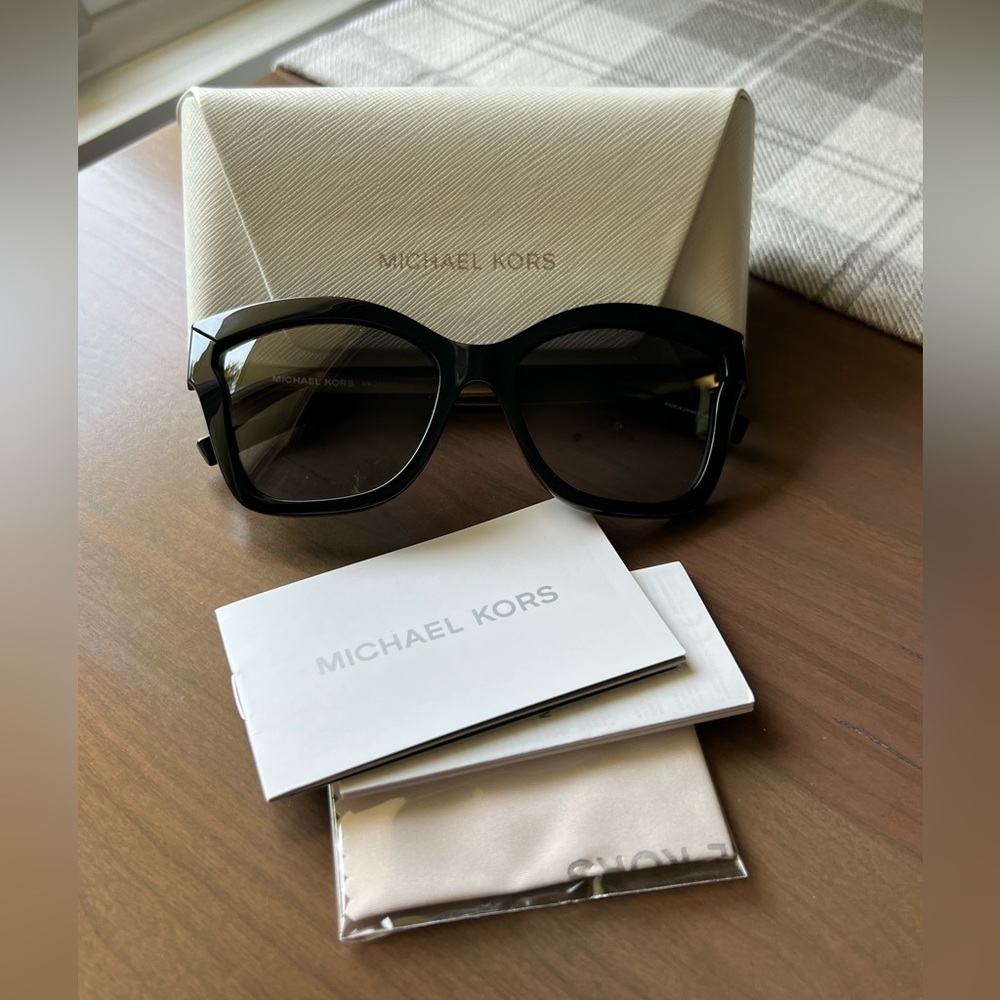 NWOT Michael Kors Barbados Women’s Sunglasses in Black